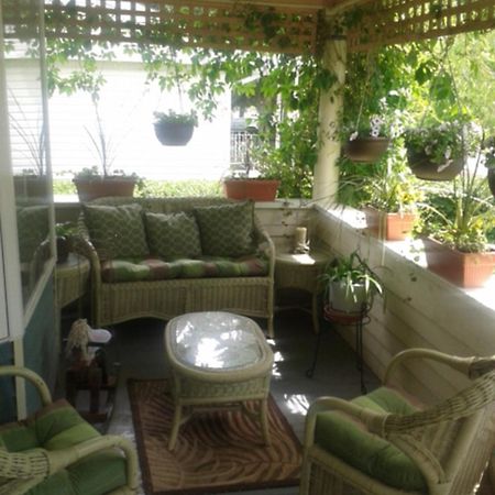 Phoenix House B&B Stettler Esterno foto