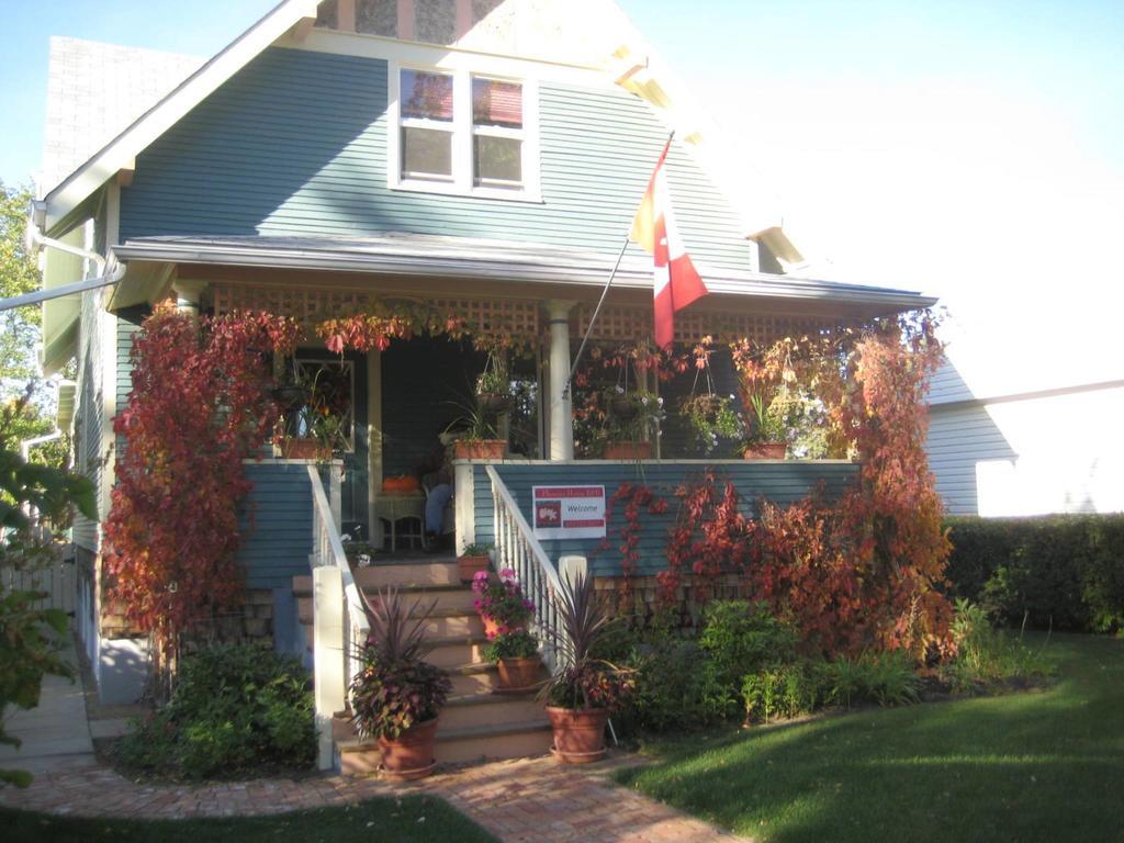 Phoenix House B&B Stettler Esterno foto