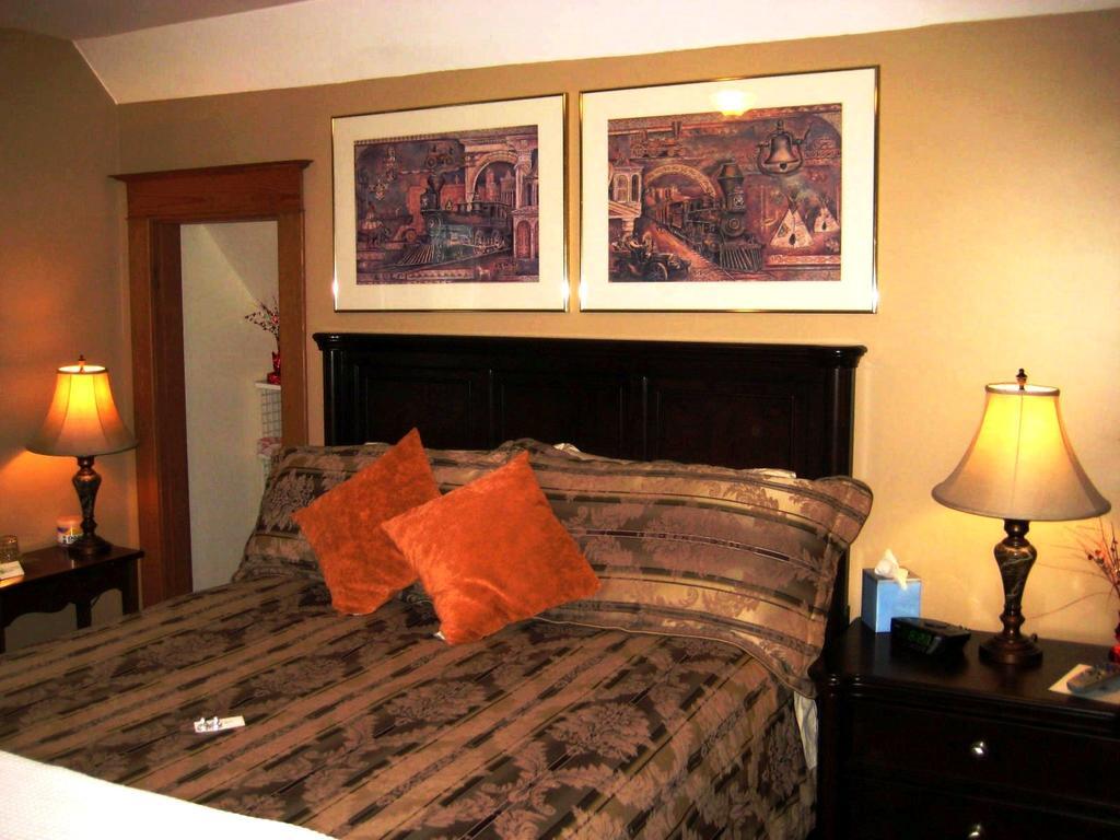 Phoenix House B&B Stettler Esterno foto