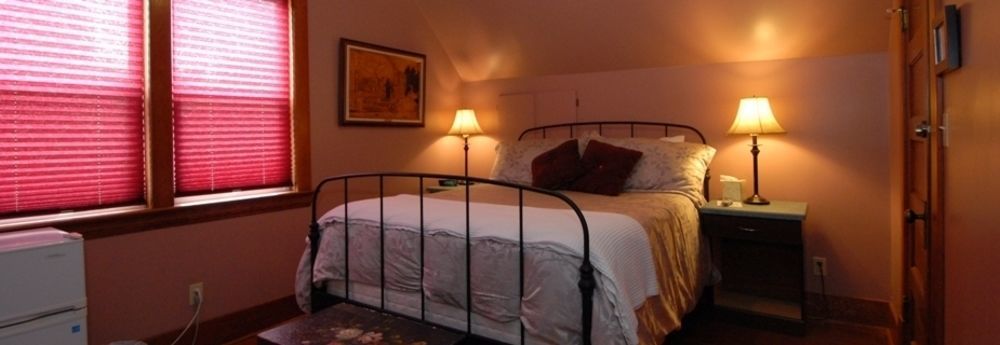 Phoenix House B&B Stettler Esterno foto