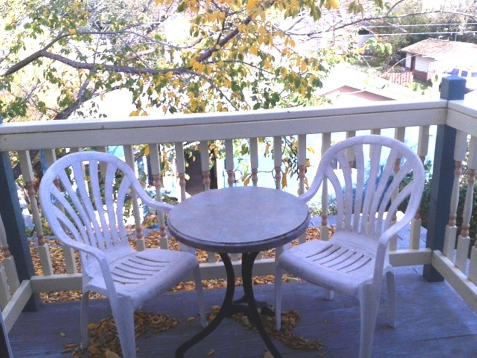 Phoenix House B&B Stettler Esterno foto
